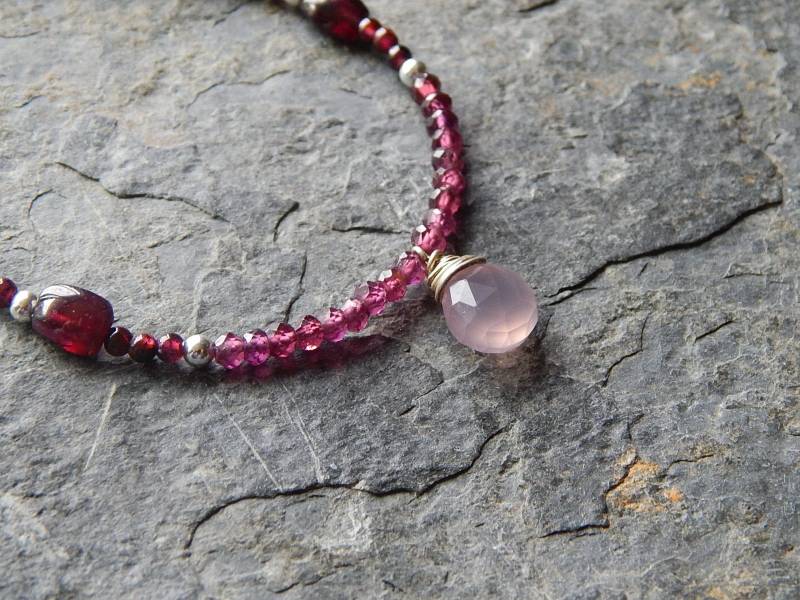 Granat Stapelarmband - Sterling Silber Layering Armband Bordeaux Und Rosa Halbedelstein Zierlich Januar Geburtsstein Geschenk von AJBcreations