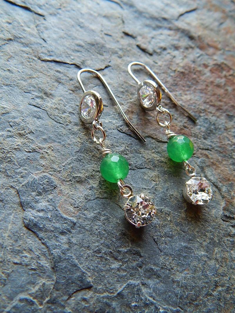 Jade Grüne Quarz Ohrringe - Swarovski Kristall Und Edelstein Smaragdgrüne Ohrhänger von AJBcreations