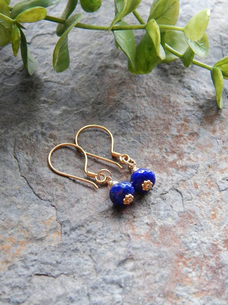 Lapislazuli Ohrringe - Facettierte Lapis Und Gold Fill Baumeln Mitternachtsblau Dezember Geburtsstein Geschenk Blaue Edelstein von AJBcreations
