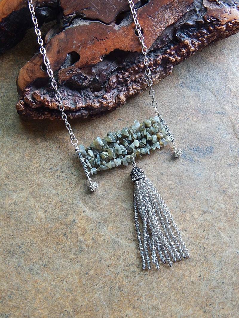 Quaste Halskette - Labradorit Strukturelle Statement Lange Boho Stil Silber Und Graue Stein Kristall von AJBcreations