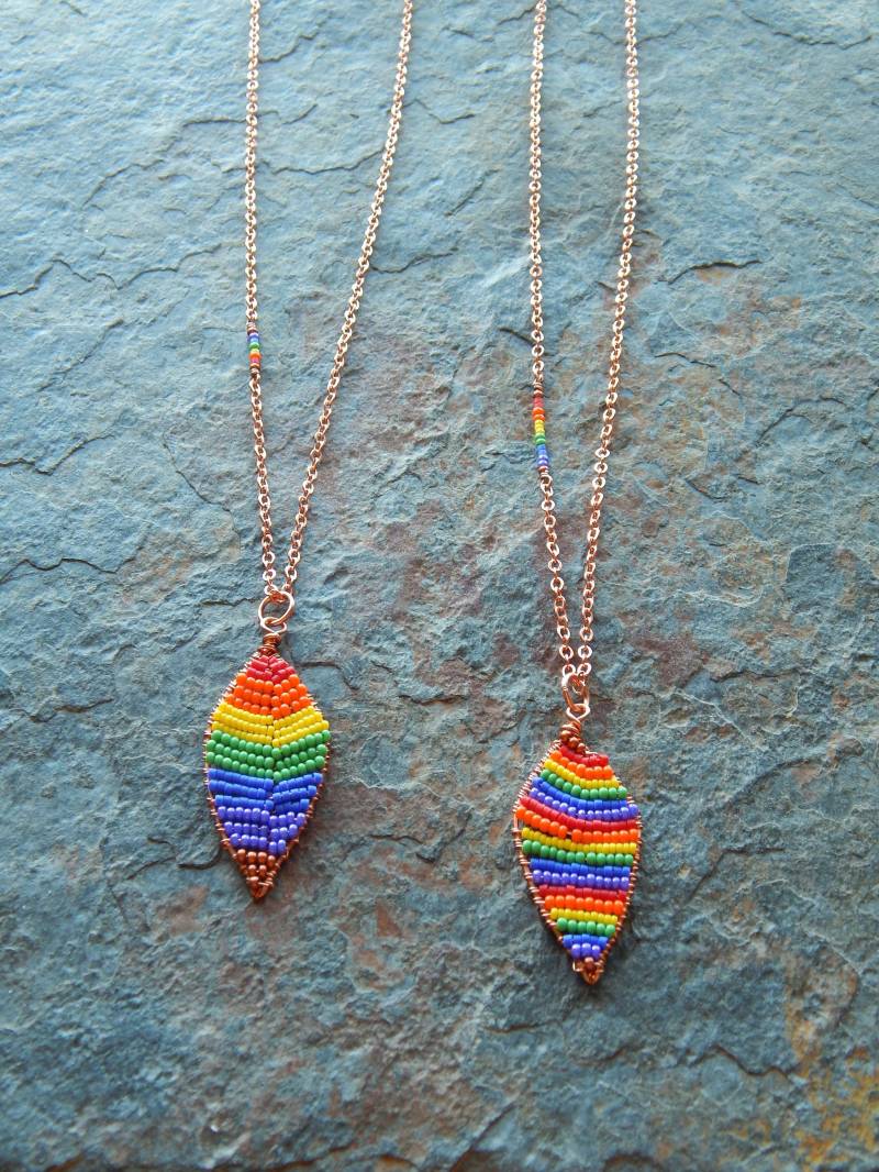 Regenbogen Blatt Kette - Boho Stil Kupfer Gewebter Anhänger Wald Inspirierte Drahtgewickelte Perlen Hippie Halskette von AJBcreations