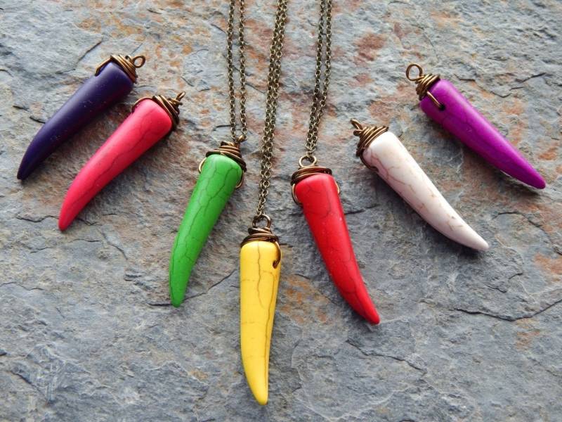 stein Klauen Halskette - Veggie Unisex Boho Indie Mens Damen Funky Colorfil Halskette Faux Claw von AJBcreations