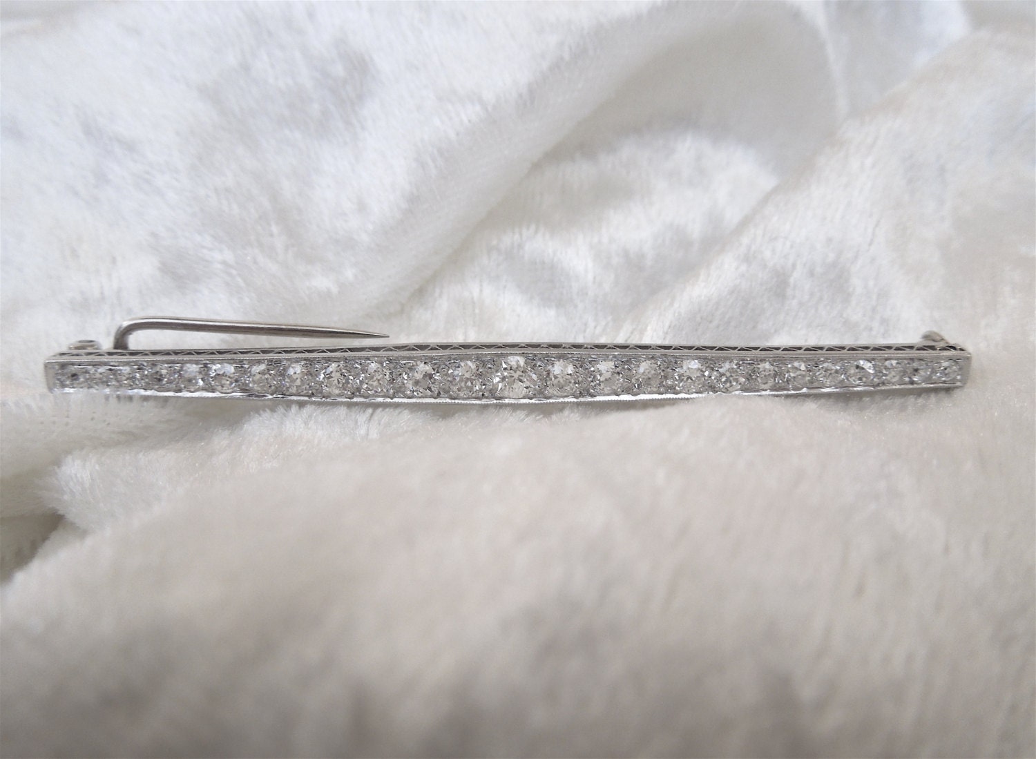 Edwardian Weißgold Und Diamant Bar Pin Brosche von AJMartinJewelry