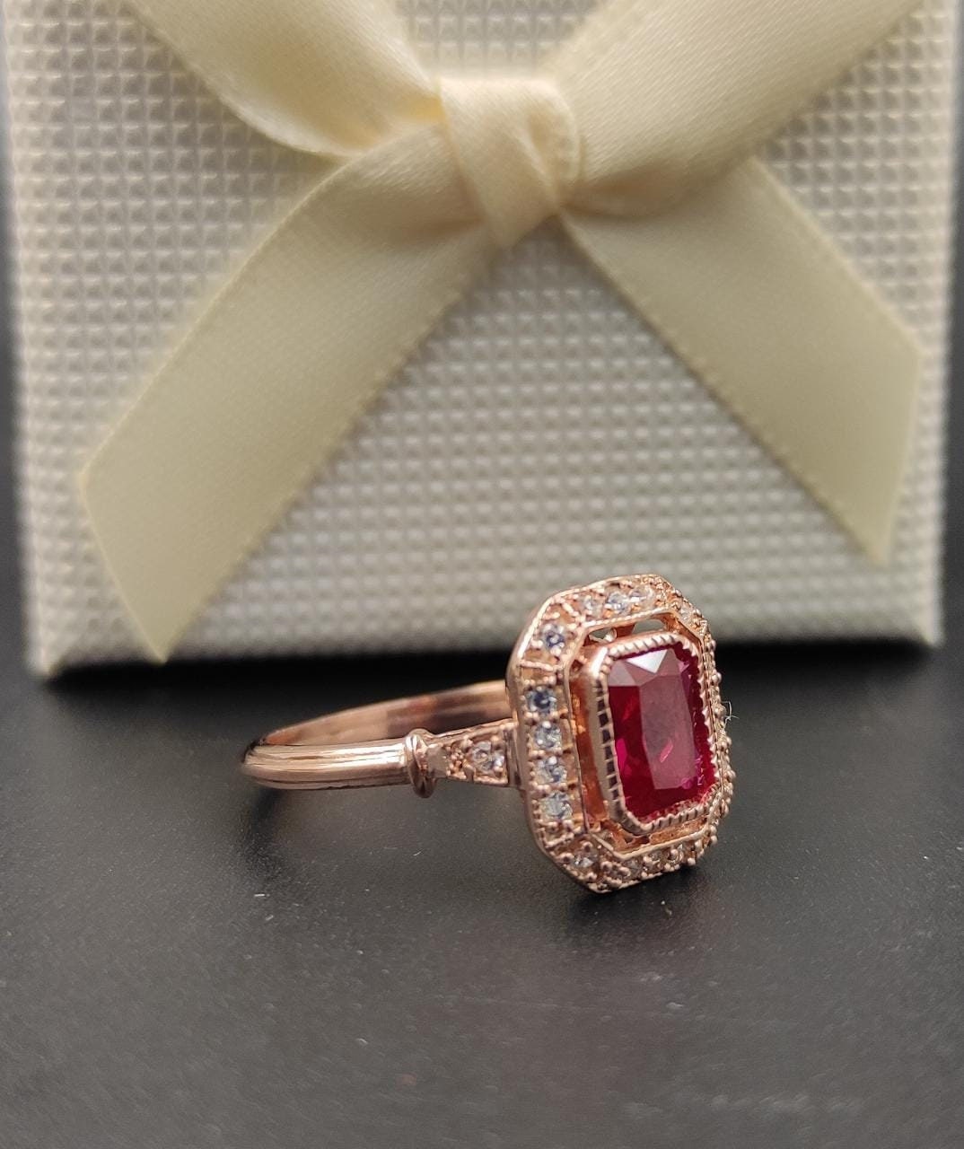 1.40Ct Vintage Art Deco Ring, Roter Rubin Ausgezeichneter Stil Verlobungsring 14K Weißgold Über Für Frauen Jahrestagsgeschenk von AJUKEnterprise79