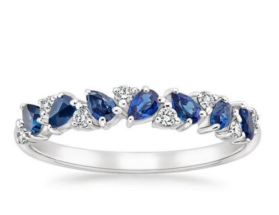 Blauer Saphir Ring, Band Ehering, Halb Eternity Band, Jubiläumsring, Weihnachtsgeschenk Ring von AJUKEnterprise79