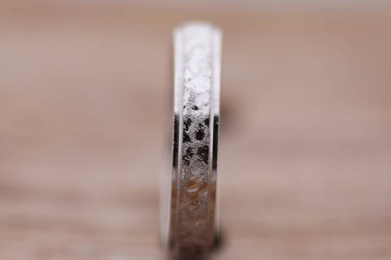 Gehämmerter 14K Gold Herren Ehering Personalisierter Silberring von AJewelryConcept