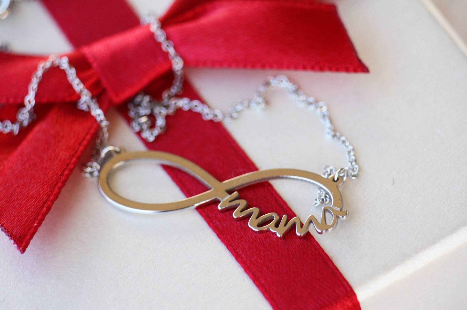Goldkette Für Muttertagsgeschenk, Zierlicher Monogramm Anhänger Mit Solider Goldkette, Mutter Ewiges Liebesgeschenk, Oma Handgemachter Schmuck Goldkette Für Muttertagsgeschenk, Zierlicher Monogramm Anhänger Mit Solider Goldkette, Mutter Ewiges Liebesgeschenk, Oma Handgemachter Schmuck von AJewelryConcept