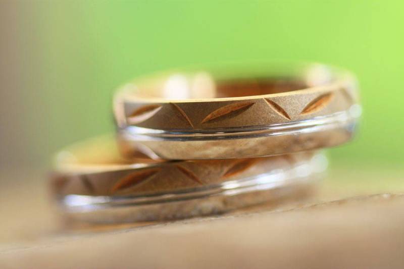 Handgemachte Gold Ehering Set , Personalisierte Gravierte Band von AJewelryConcept