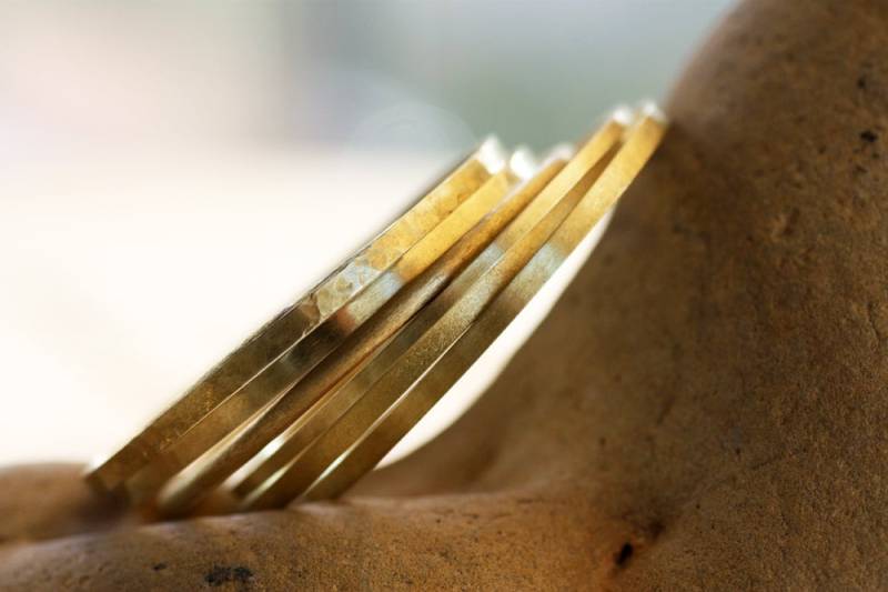 Handgemachte Armreifen Aus Messing, Gehämmert Und von AJewelryProject