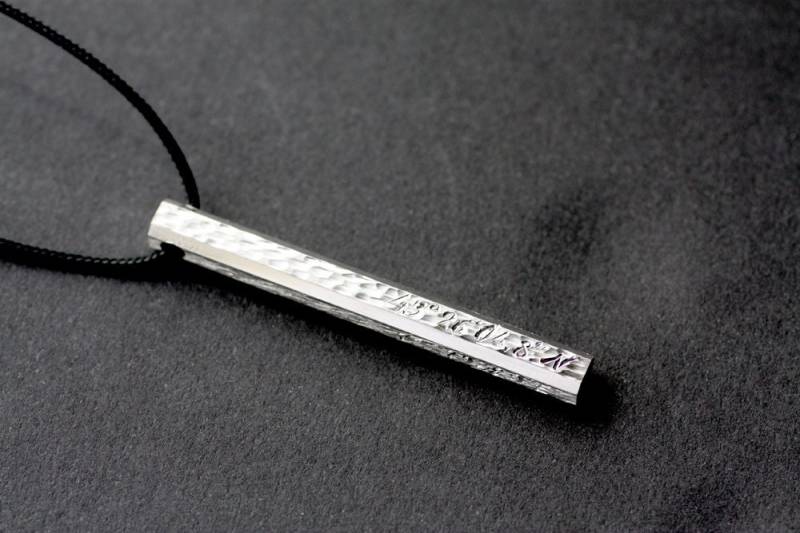 Personalisierte Sterling Silber Anhänger Halskette Gravierte Texturierte Bar Personalisierte Sterling Silber Anhänger Halskette Gravierte Texturierte Bar von AJewelryProject
