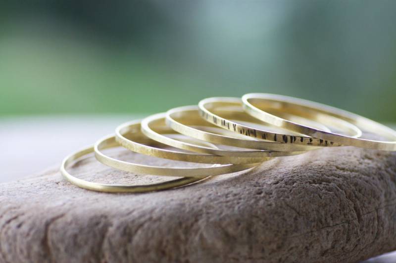 Sterling Silber Armreifen Set 7 Gehämmerte Armreifen, Stapelbare Sterling Silber Armreifen Set 7 Gehämmerte Armreifen, Stapelbare von AJewelryProject