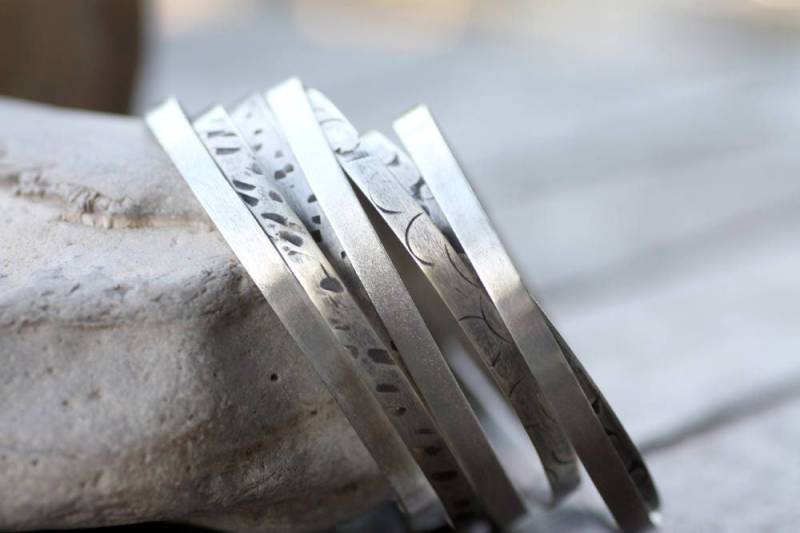 Sterling Silber Armreifen Set Gehämmert, Strukturiert, Oxidierte von AJewelryProject