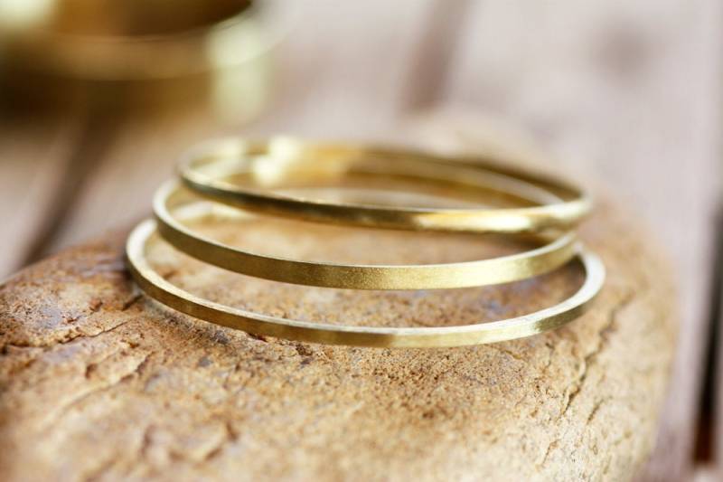 Strukturiertes Messing Armreifen Set Stapeln Von Drahtarmbändern Strukturiertes Messing Armreifen Set Stapeln Von Drahtarmbändern von AJewelryProject
