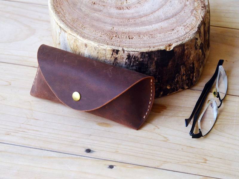 Brillentasche Crazy Horse Leather Handmade, Sonnenbrillen Outdoor Case, Brillenhülle Aus Echtem Leder, Hartleder Brillenetui, Geschenk von AJustCrafts