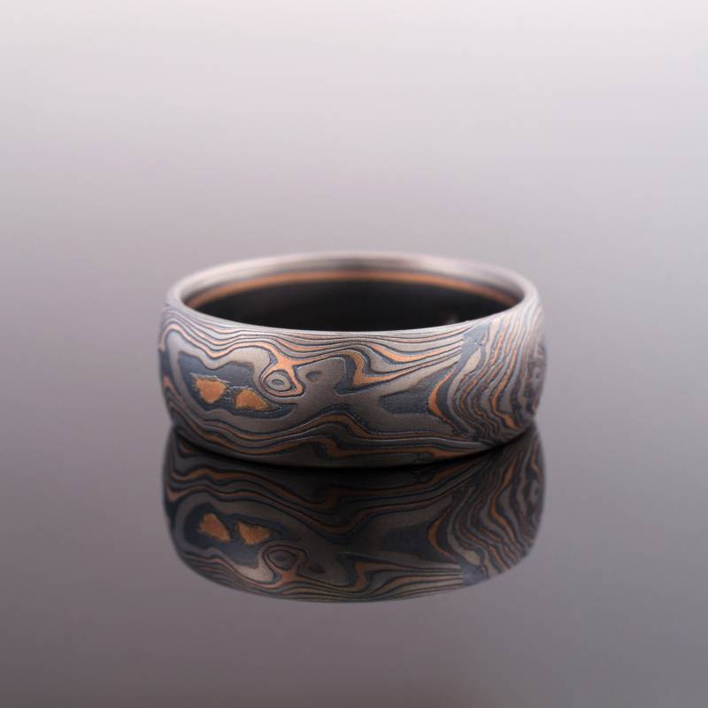 Ehering Mokume Gane Mit Holzmaserung Muster in Oxidierter Glut von AKAMokume