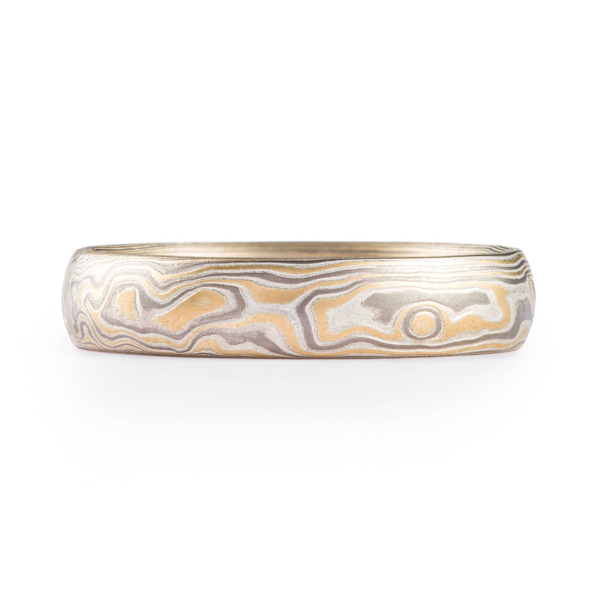 Eleganter Ring Mit Woodgrain Muster in Flare Palette von AKAMokume