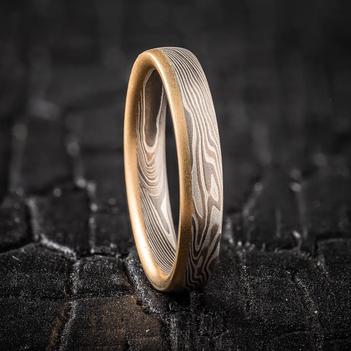 Gold Akzent Neblig Silber Ring von AKAMokume