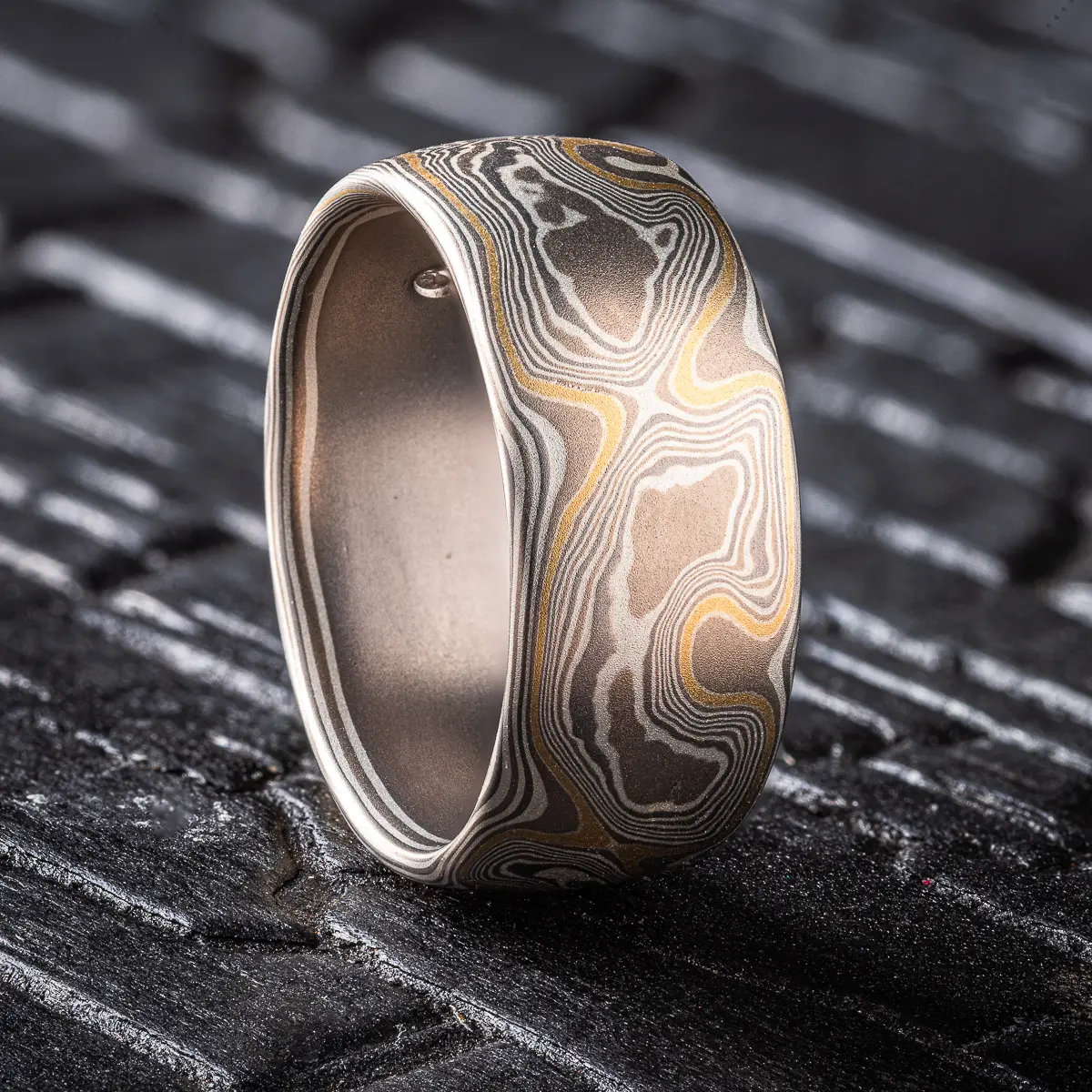 Woodgrain Rauch-Palette Ring Mit Schornsteinfeger-stratum von AKAMokume