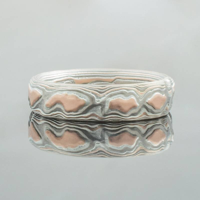 Mokume Gane Ring Oder Ehering in Guri Bori Muster Und Embers Palette von AKAMokume
