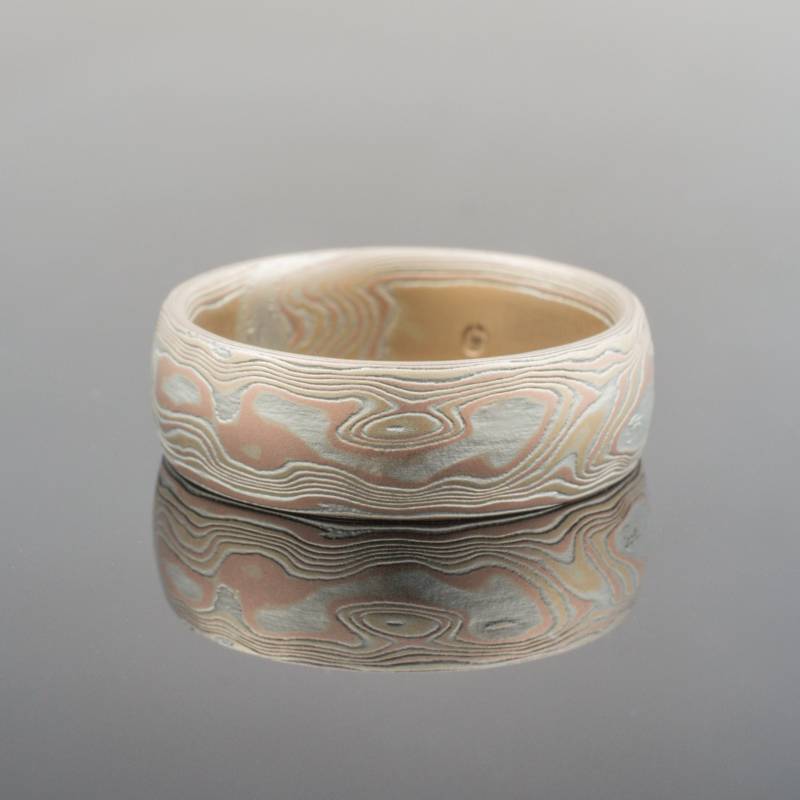 Mokume Gane Ring Oder Ehering in Holzmaserung Und Feuer-Palette von AKAMokume