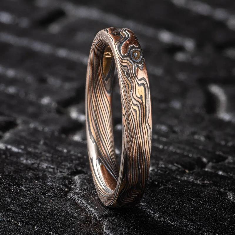 Schmaler Twist Muster Ring Mit Kazaru von AKAMokume