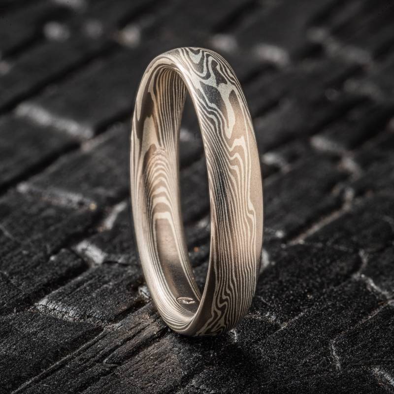 Versilberter Mokume Gane Twist Ehering Oder Band Aus Palladium Und Silber von AKAMokume