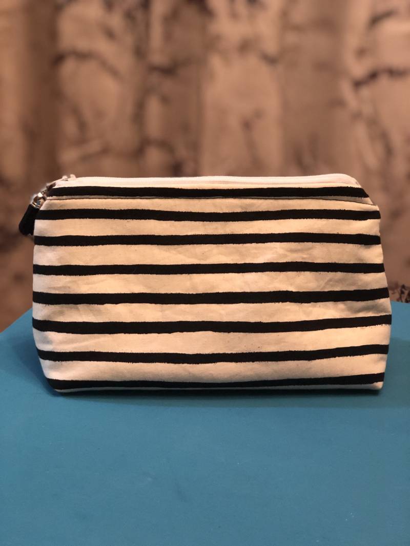 Handgemachte Schminktäschchen. Gestreifte Tasche. Gewehr Papier Co von AKBoredHousewife