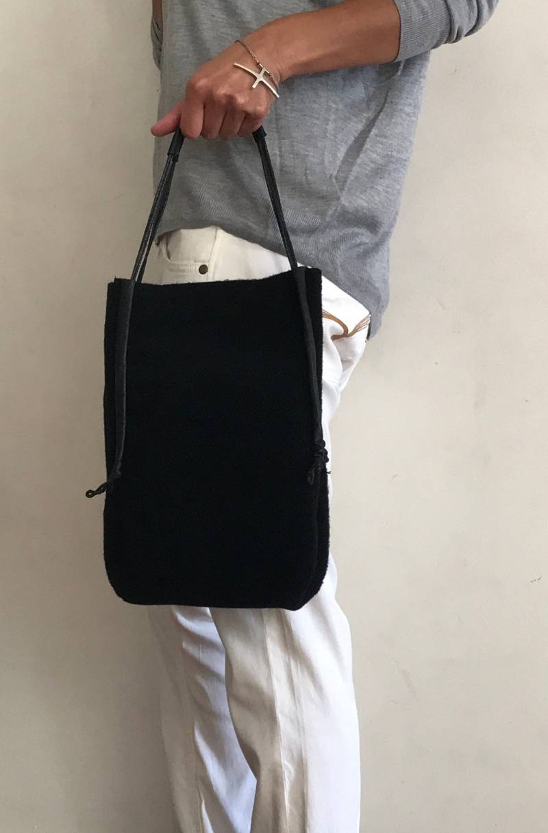 Schwarze Filztasche - Große Größe Schwarze Filztasche - Große Größe von AKIMADesign