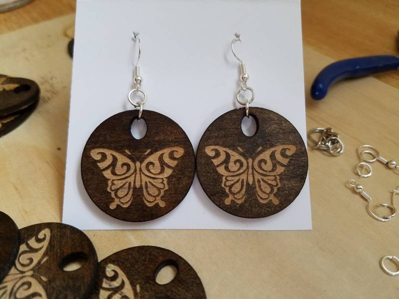 Schmetterling Ohrringe - Holz Boho Statement von AKLaserworks