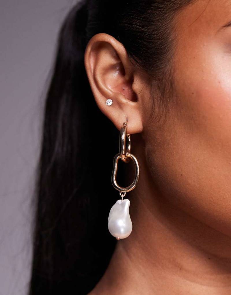 ALDO - Creolen mit Kettenglied-Optik in Goldoptik und Perlenanhänger-Goldfarben von ALDO