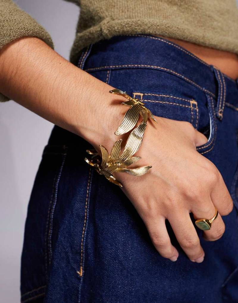 ALDO - Leafelle - Goldfarbener Statement-Armreif im Blumen-Design von ALDO