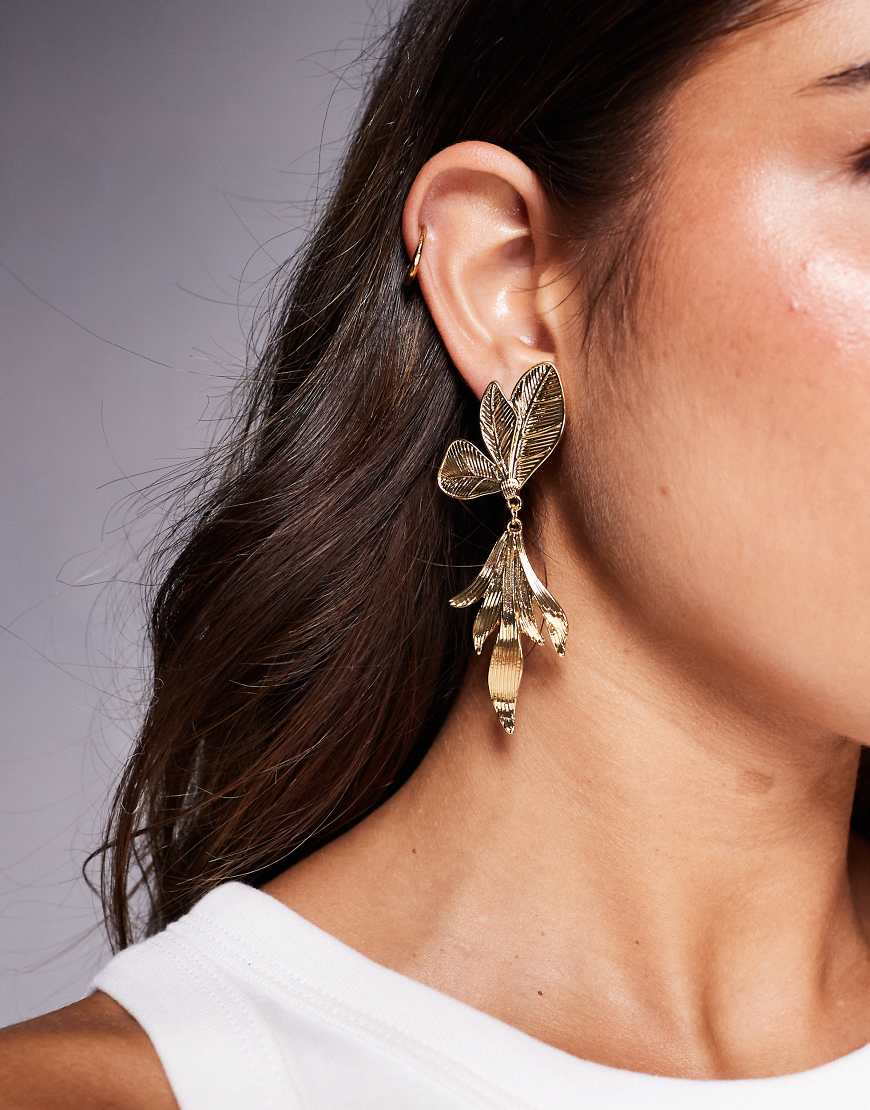 ALDO - Leafora - Auffällige florale Hängeohrringe in Goldoptik-Goldfarben von ALDO
