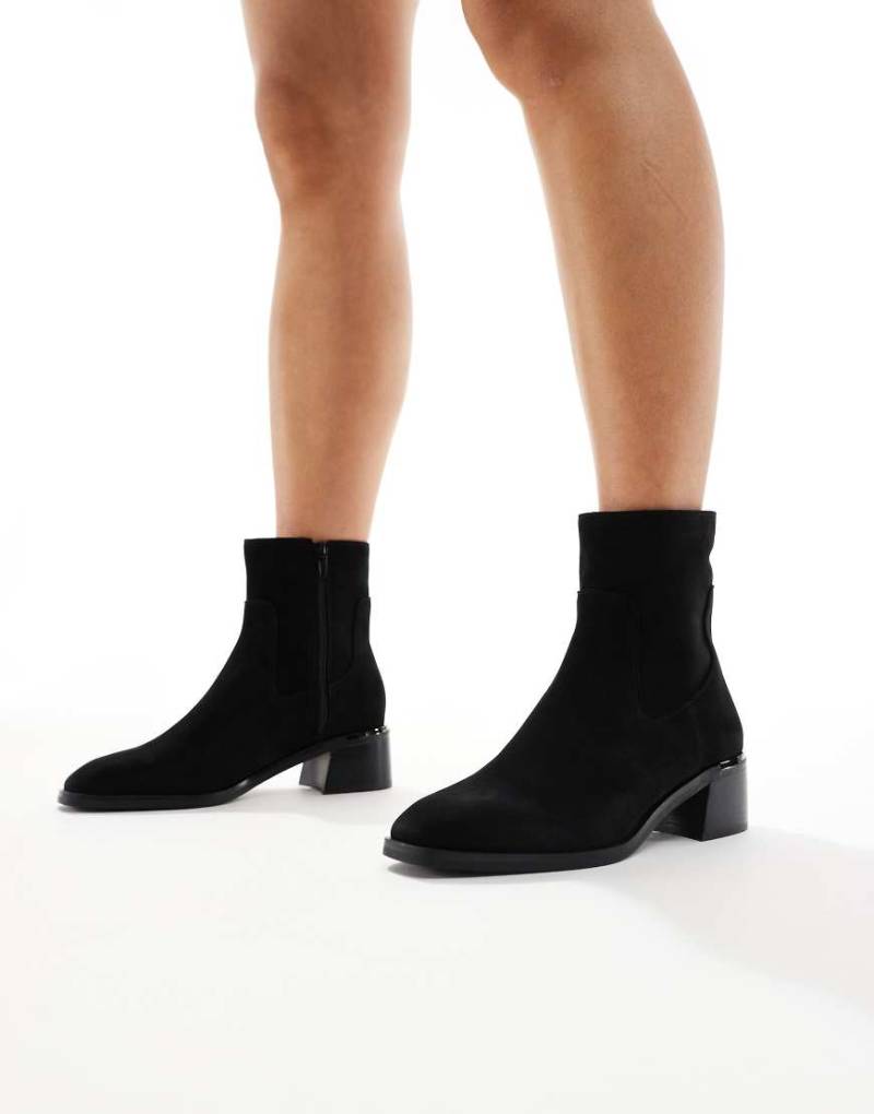 ALDO - Meraendar - Ankle-Boots aus Wildleder in Schwarz mit Blockabsatz und Metalldetail von ALDO