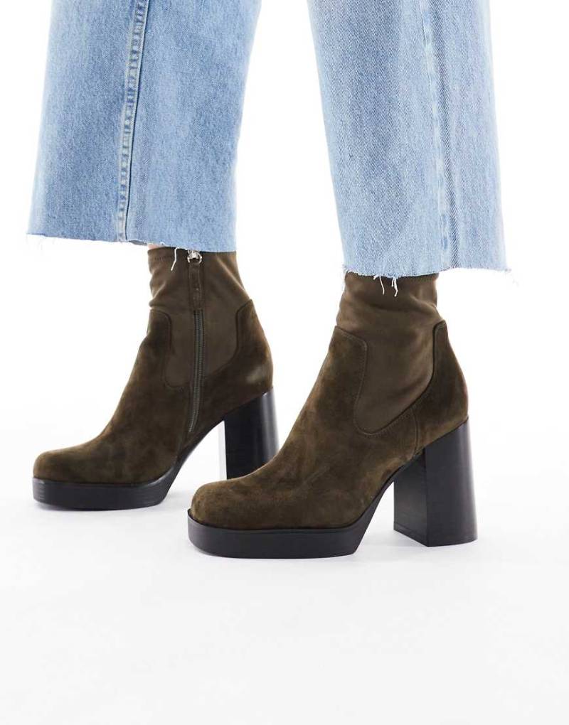 ALDO - Seraphica - Knöchelhohe Sock-Boots aus Leder in Braun mit hohem Blockabsatz von ALDO