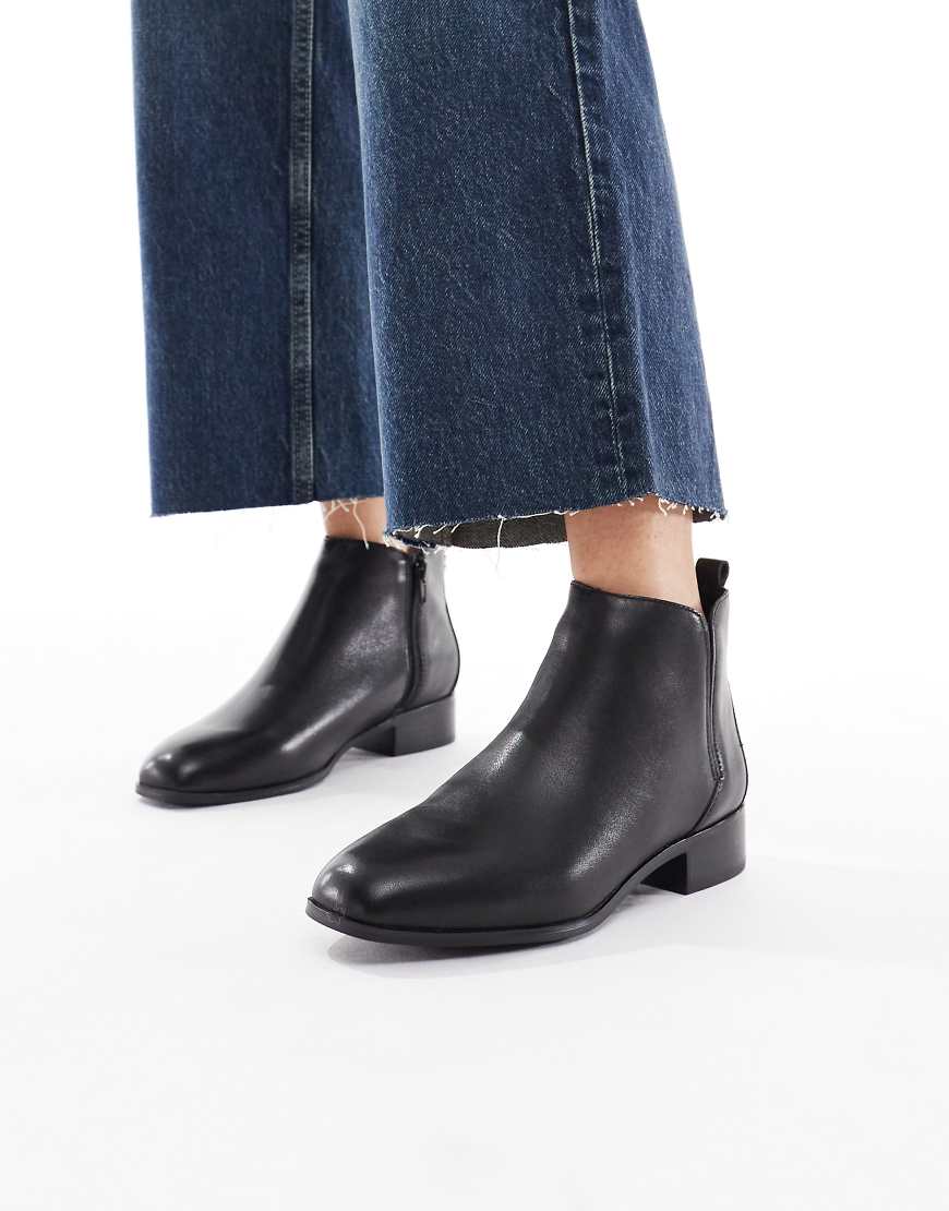 ALDO - Verity - Spitze Ankle Boots aus Leder in Schwarz ALDO - Verity - Spitze Ankle Boots aus Leder in Schwarz von ALDO
