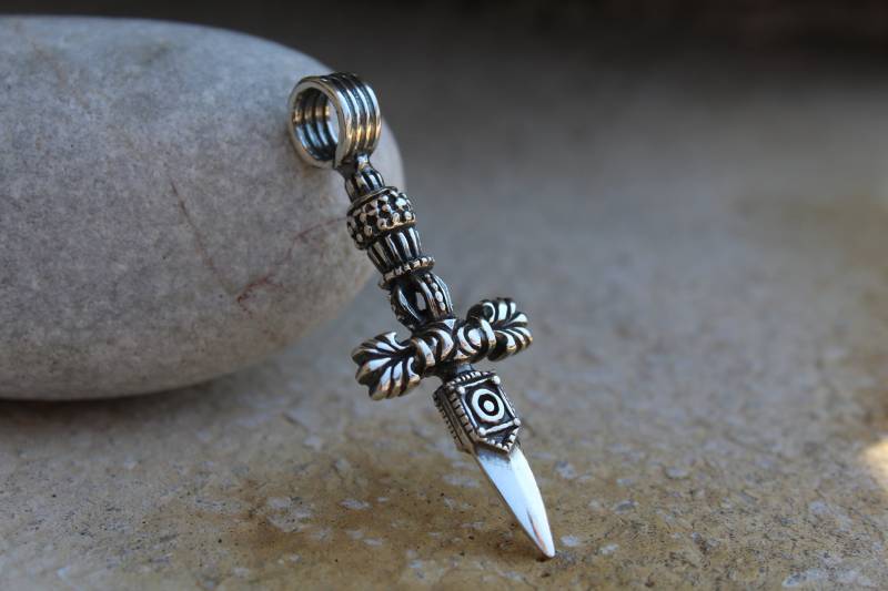 Kreuz Halskette, Schwert Halskette, Kreuz Anhänger, Sterling Silber 925 Kreuz, Massiv Schwert, Geschnitztes Kreuz, Geschenk Für Männer, Männerkreuz von ALEMARDjewelry