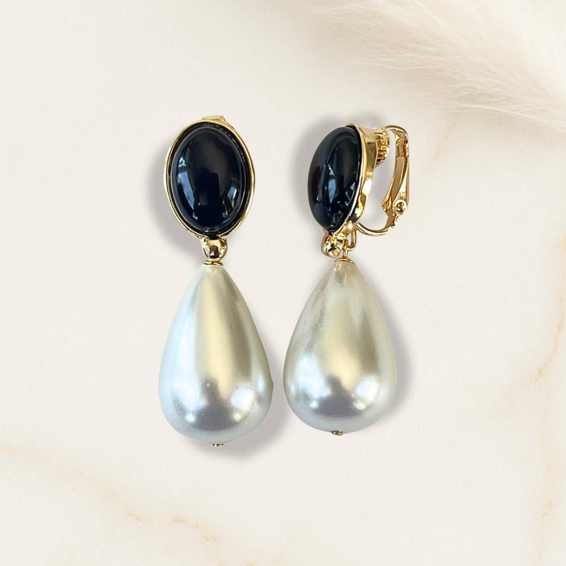 Clip-Ohrringe Amélie Mit Schwarzer Achat-Basis & Shell-Perlen - 2-In-1 Oder Ohne Anhänger Tragbar von ALESSANDRASCHMIDT1