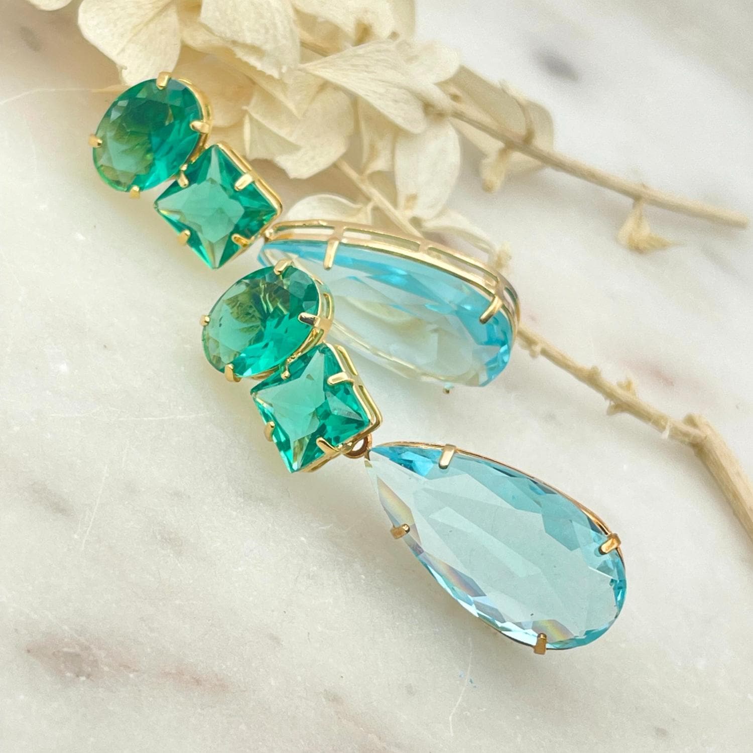 Jenni Clip-Ohrringe 2-In-1 Design Mit Smaragd Und Aquamarin Kristallen Jenni Clip-Ohrringe 2-In-1 Design Mit Smaragd Und Aquamarin Kristallen von ALESSANDRASCHMIDT1
