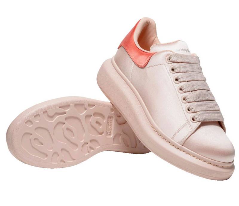 ALEXANDER MCQUEEN Oversized Seide Satin Sneaker Sneaker aus Leder mit auffälligem Seidenfinish von ALEXANDER MCQUEEN
