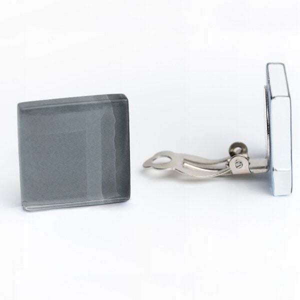 ALEXASCHA Auffällige Statement Ohrclips aus Glas | PUREFORM ALEXASCHA Auffällige Statement Ohrclips aus Glas | PUREFORM von ALEXASCHA