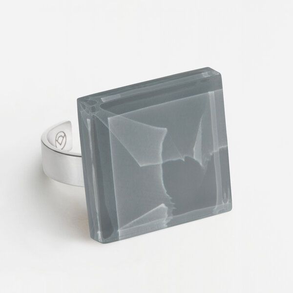 ALEXASCHA Geometrischer Statement Ring aus Glas | PUREFORM von ALEXASCHA