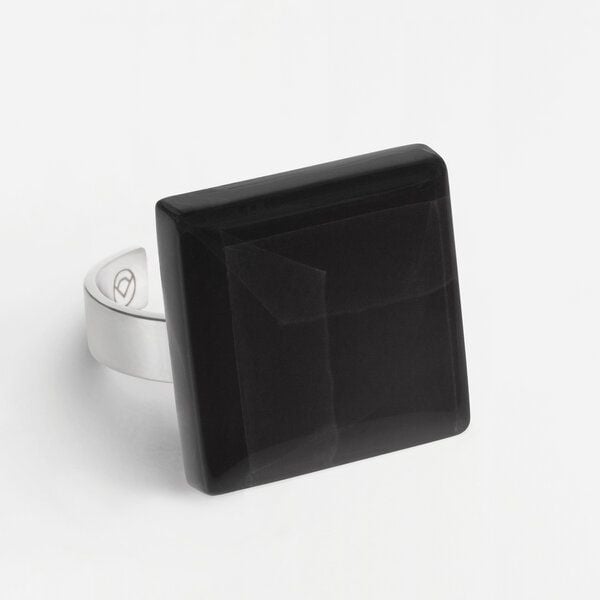 ALEXASCHA Geometrischer Statement Ring aus Glas | PUREFORM von ALEXASCHA
