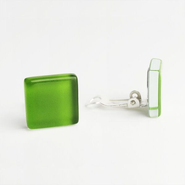 ALEXASCHA Minimalistische Ohrclips aus Glas | PUREFORM ALEXASCHA Minimalistische Ohrclips aus Glas | PUREFORM von ALEXASCHA