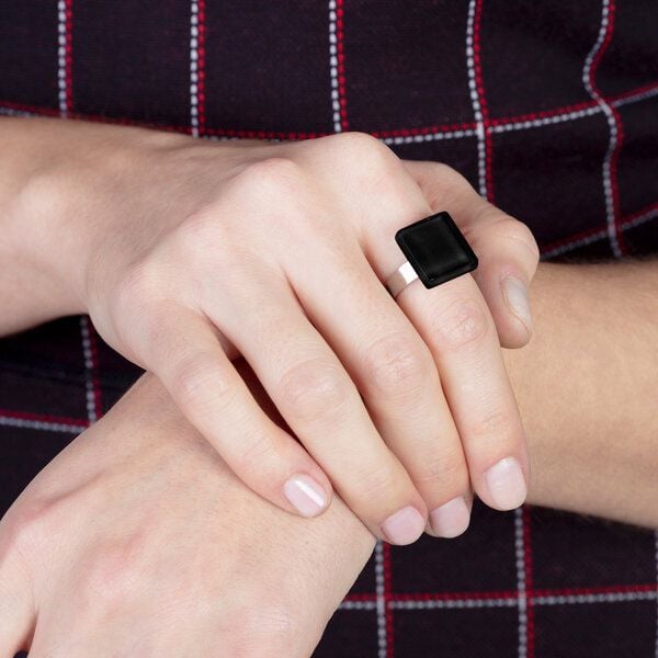 ALEXASCHA Minimalistischer Ring aus Glas, klein | PUREFORM von ALEXASCHA