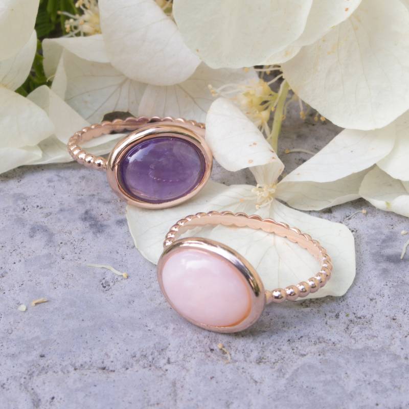 Damenring Aus Vergoldetem Silber, Besetzt Mit Einem Ovalen Rosafarbenen Cabochon-Opal von ALEXBOKBIJOUX