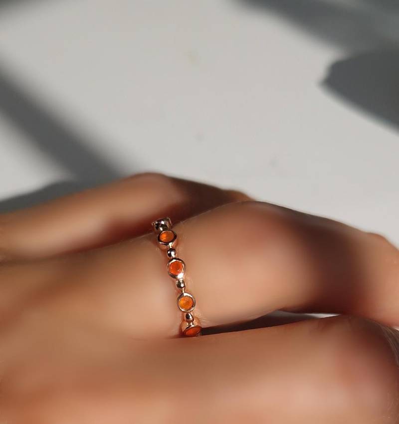 Goldener Silberring, Besetzt Mit Kleinen Karneolsteinen von ALEXBOKBIJOUX