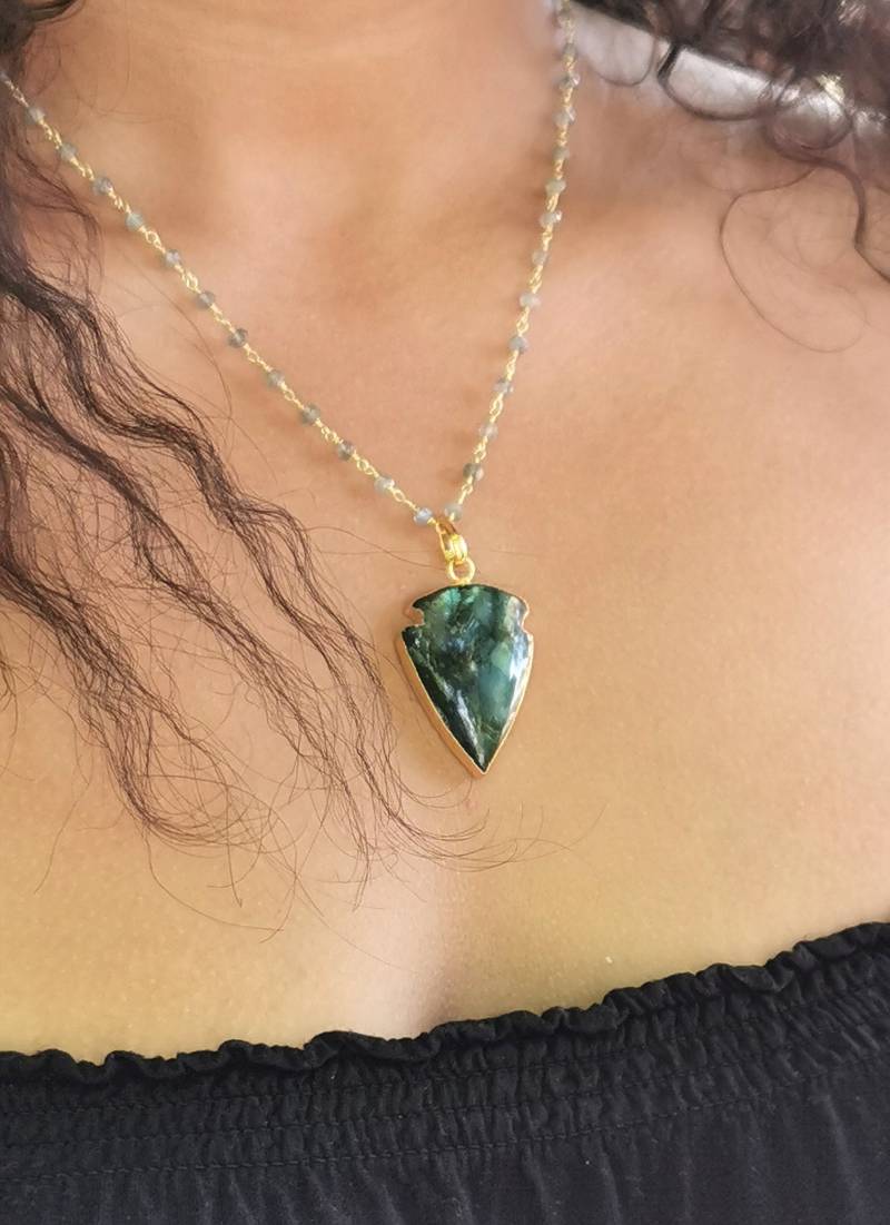 Labradorit-Rosenkranzkette Und Labradorit-Pfeilspitze von ALEXBOKBIJOUX
