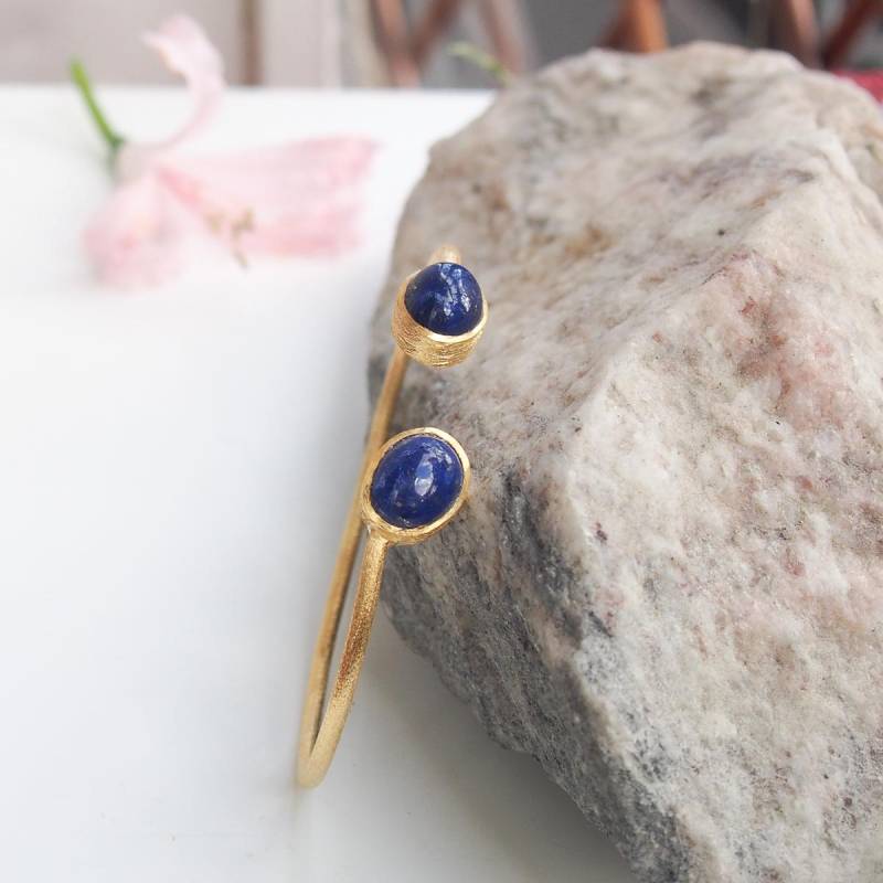 Offener Armreif Aus 925Er Silber, Gelbgold Plattiert Und Lapislazuli-Cabochon von ALEXBOKBIJOUX
