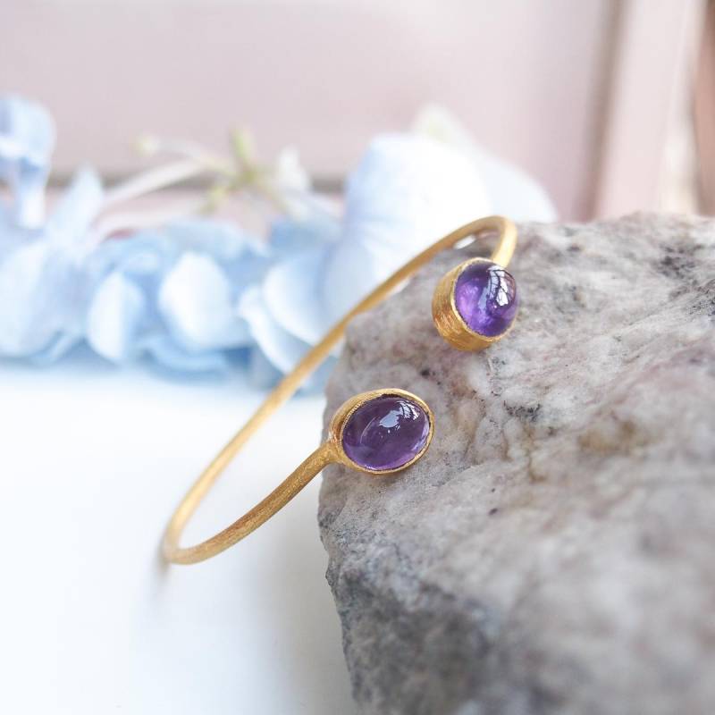 Offener Armreif Aus Silber, Gelbgold Plattiert Und Amethyst-Cabochons von ALEXBOKBIJOUX