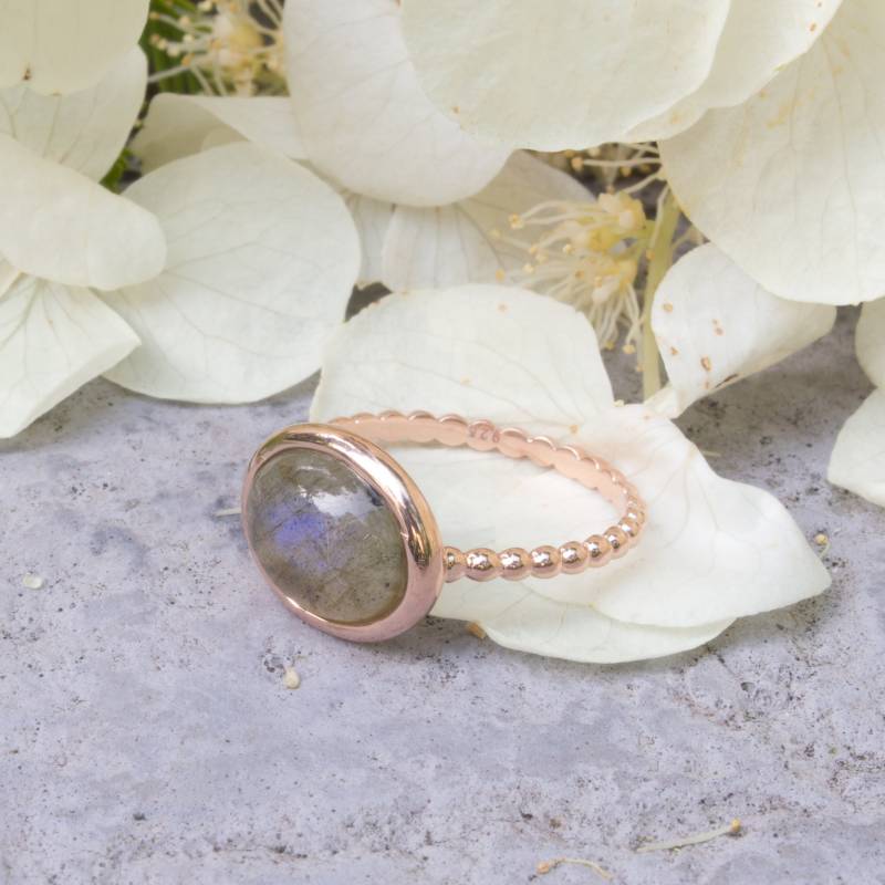 Ovaler Cabochon-Ring Aus Silber, Roségold Und Labradorit von ALEXBOKBIJOUX